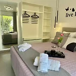 Nice N Cosy Apartment II